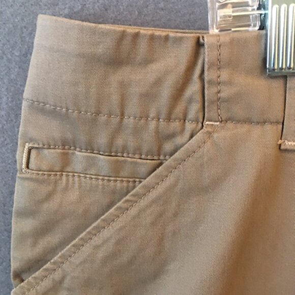 NWT Lee Relaxed Fit cropped pants - khaki colored - 20W - brand new - Picture 4 of 10